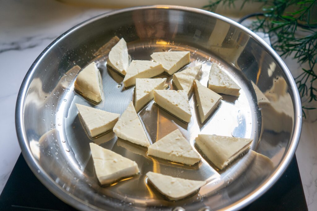 first step to make terik tahu tempe, pan-fry the tofu/ tahu