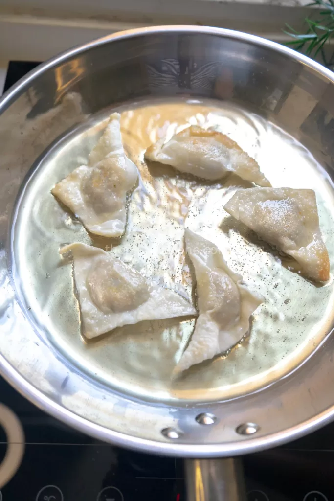 frying crispy wontons